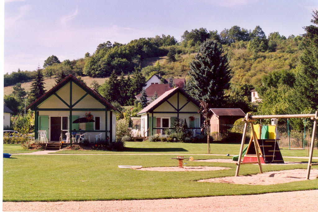 Village-Chalets Le Ru Du Pre Deux Rivieres Buitenkant foto