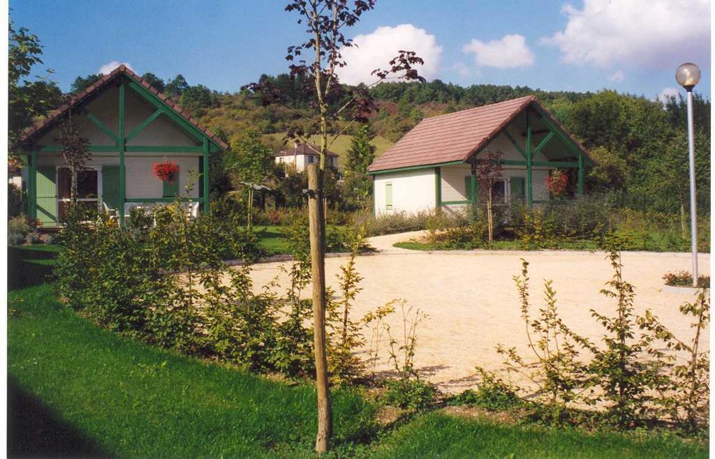 Village-Chalets Le Ru Du Pre Deux Rivieres Buitenkant foto